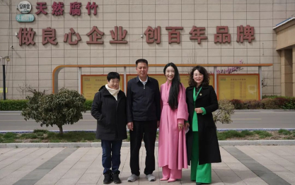 只因愛的深，大豆變黃金——幸福教練李文香、醫(yī)美集團(tuán)董事長(zhǎng)朱鳳蘭一行參訪豆黃金